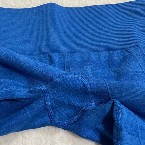 Lululemon In The Flow Crop*Stripe‎ size 8 - Picture 11 of 13